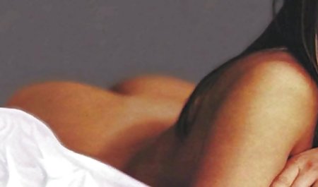 سبزه در جوراب ساق بلند قرمز خودش
