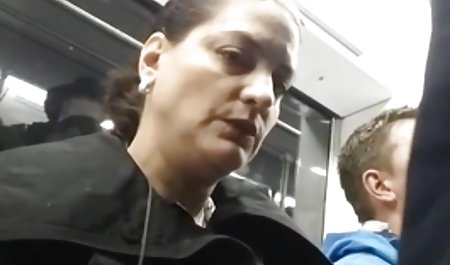 یک زن نازک سفید میپرد در یک سیاه پوست ترب کوهی
