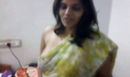 عروسک با کمی عاشقانه استمناء بر روی نیمکت