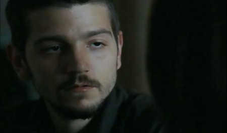 دختری با یک شسته و رفته تراشیده خودش