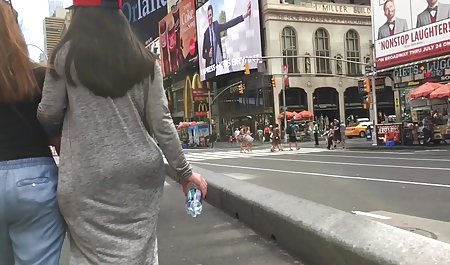 لزبین ها در لاتکس از آن لذت ببرید با بزرگ
