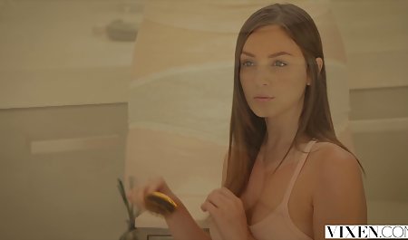 آغاز شده و خودش را به عنوان یک شتر مرغ در محل کار گریه