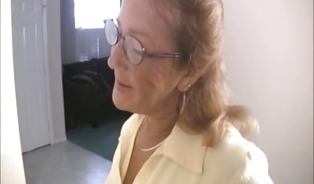 دو تلیسه کمک به یک مرد به جلق زدن