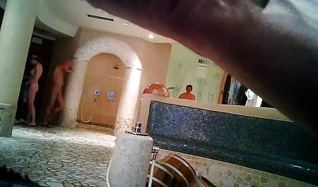 شخص سخت در الاغ دور دختر شیطان با عینک