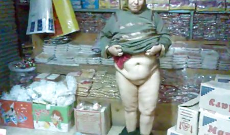 شوهر شاخه های یک دوربین گربه طاس همسر زیبا خود را